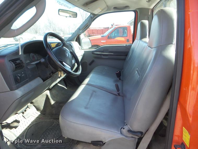 image for item DA7705 2006 Ford F250 Super Duty utility truck
