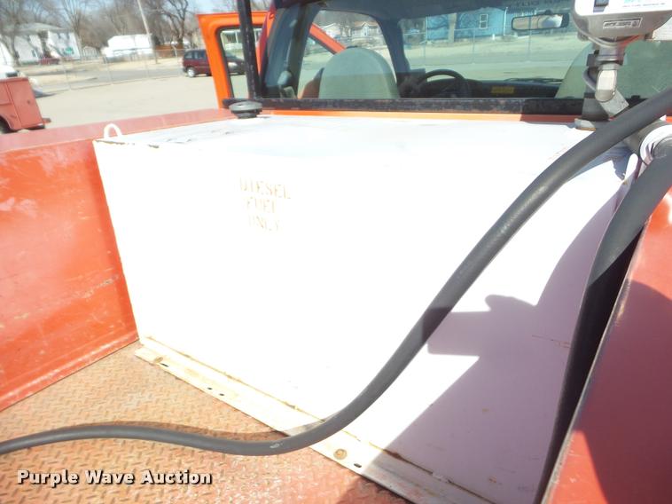 image for item DA7705 2006 Ford F250 Super Duty utility truck