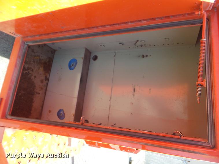 image for item DA7705 2006 Ford F250 Super Duty utility truck