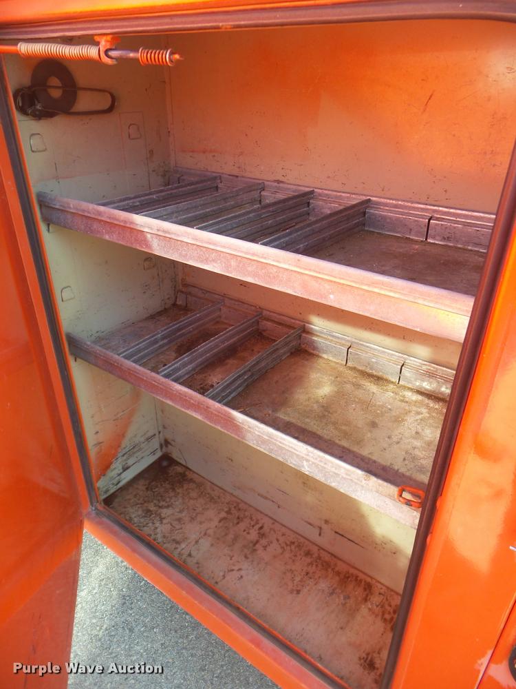 image for item DA7705 2006 Ford F250 Super Duty utility truck