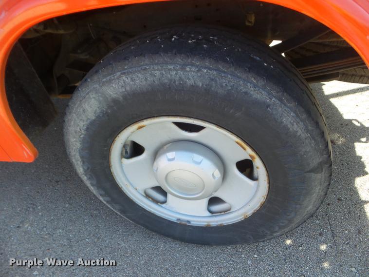 image for item DA7705 2006 Ford F250 Super Duty utility truck