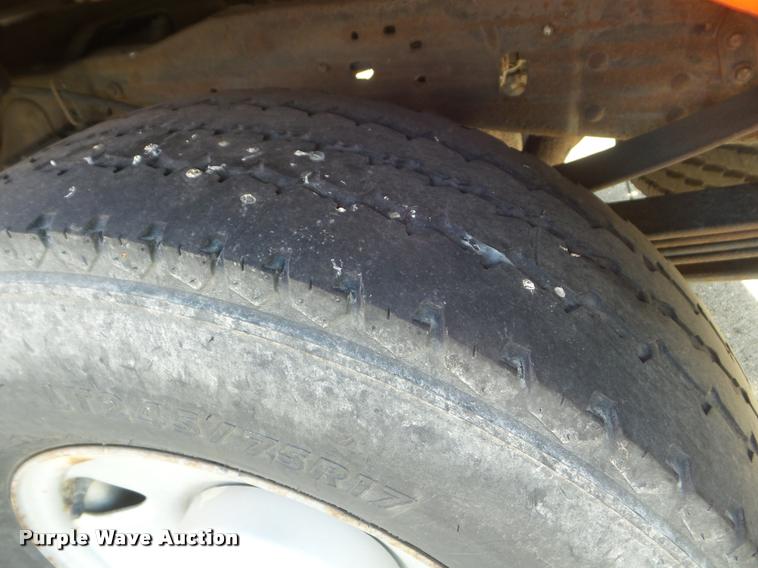 image for item DA7705 2006 Ford F250 Super Duty utility truck