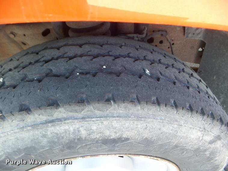 image for item DA7705 2006 Ford F250 Super Duty utility truck