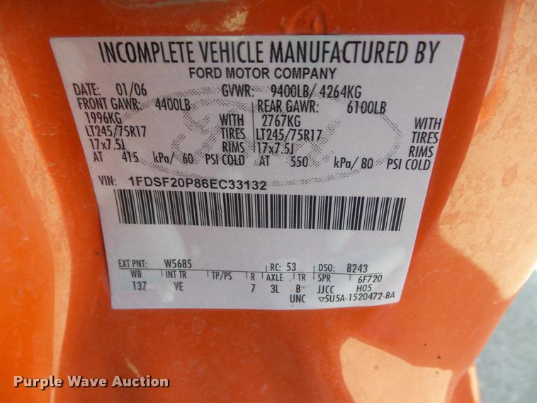 image for item DA7705 2006 Ford F250 Super Duty utility truck