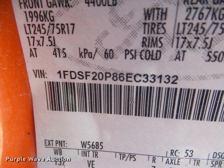 image for item DA7705 2006 Ford F250 Super Duty utility truck