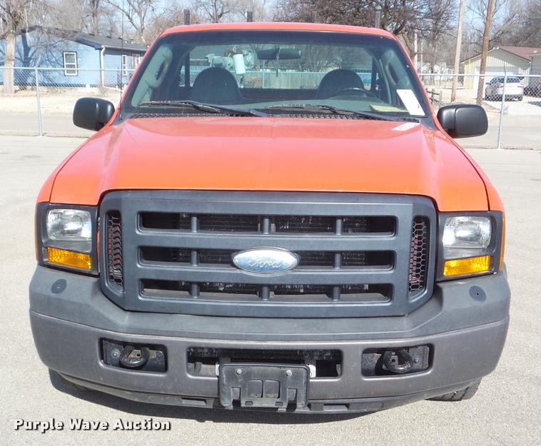 image for item DA7706 2006 Ford F250 Super Duty utility truck