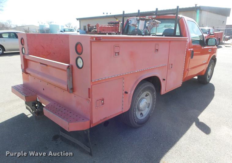 image for item DA7706 2006 Ford F250 Super Duty utility truck