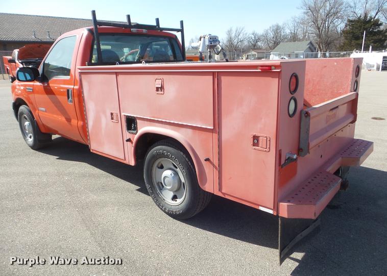 image for item DA7706 2006 Ford F250 Super Duty utility truck