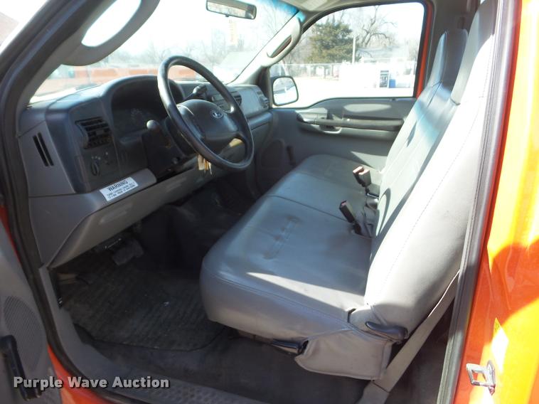 image for item DA7706 2006 Ford F250 Super Duty utility truck