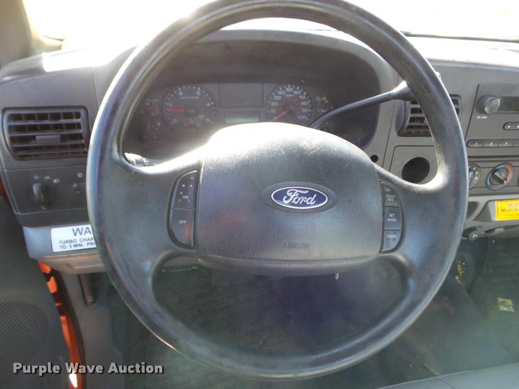 image for item DA7706 2006 Ford F250 Super Duty utility truck