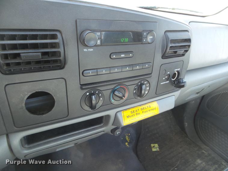 image for item DA7706 2006 Ford F250 Super Duty utility truck