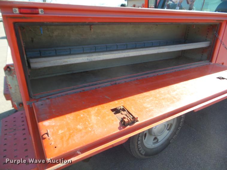 image for item DA7706 2006 Ford F250 Super Duty utility truck