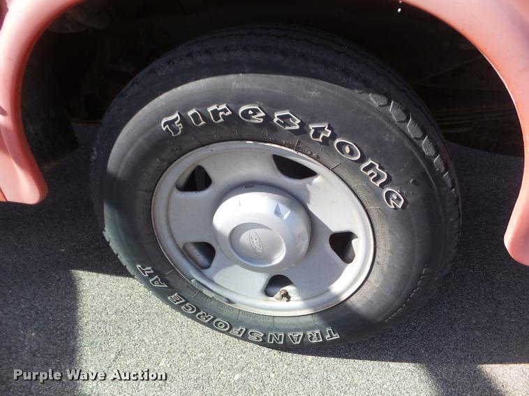 image for item DA7706 2006 Ford F250 Super Duty utility truck