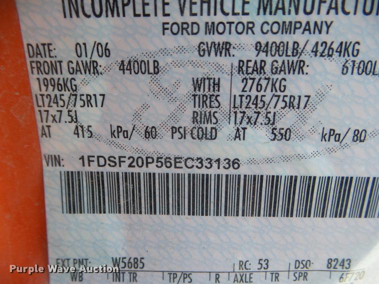 image for item DA7706 2006 Ford F250 Super Duty utility truck