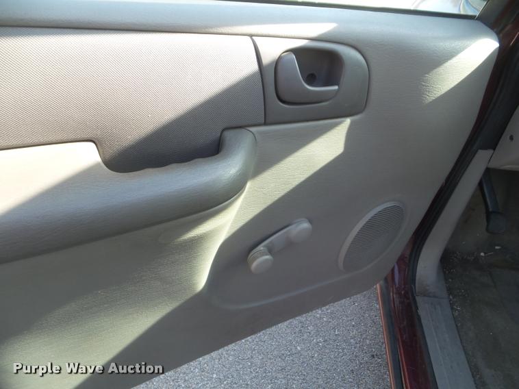 image for item DA7707 2002 Dodge Caravan van