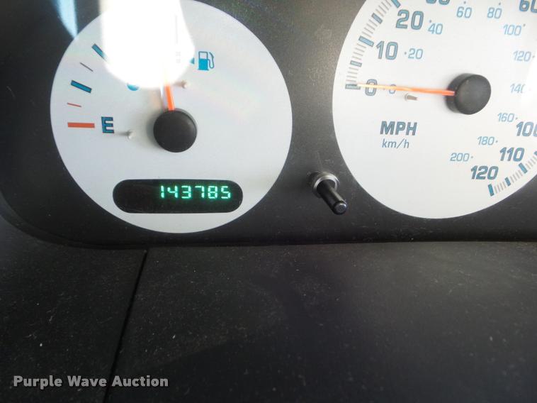 image for item DA7707 2002 Dodge Caravan van