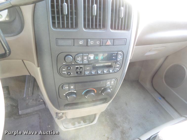 image for item DA7707 2002 Dodge Caravan van