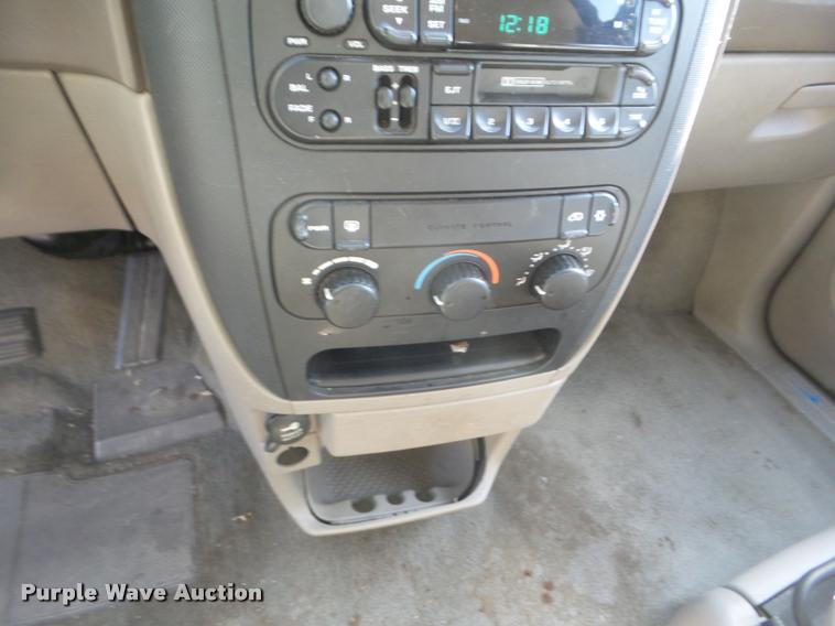 image for item DA7707 2002 Dodge Caravan van
