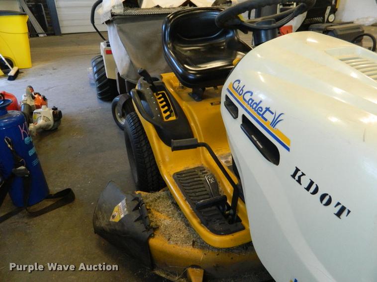2004 Cub Cadet Lt1018 Lawn Mower In Norton Ks Item Da9679 Sold Purple Wave