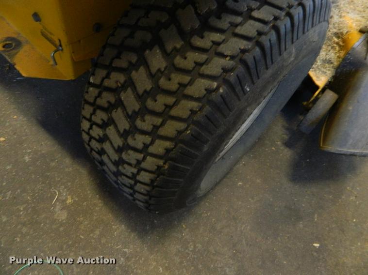 image for item DA9679 2004 Cub Cadet LT1018 lawn mower