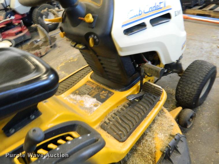 image for item DA9679 2004 Cub Cadet LT1018 lawn mower
