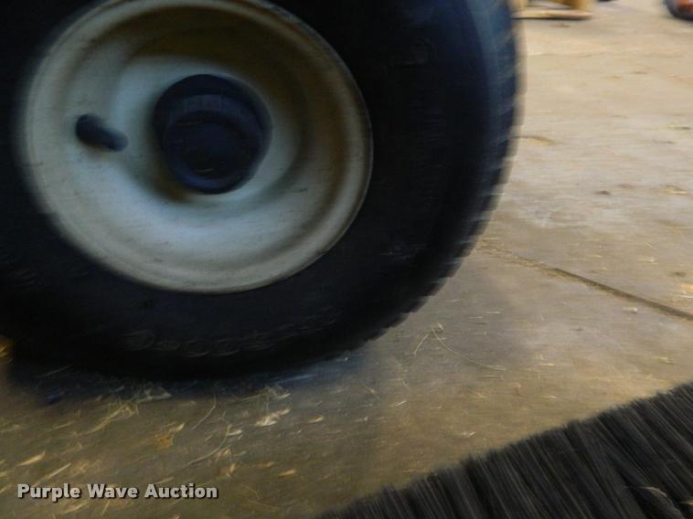 image for item DA9679 2004 Cub Cadet LT1018 lawn mower