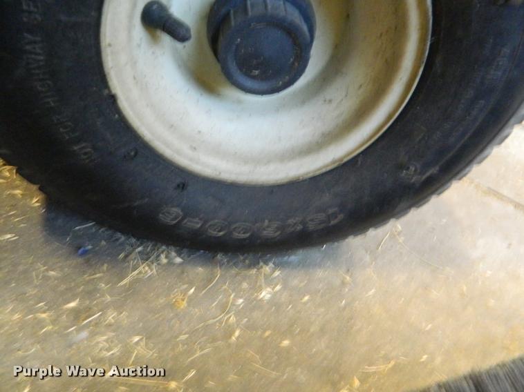 image for item DA9679 2004 Cub Cadet LT1018 lawn mower