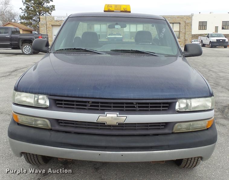 image for item DB0708 2002 Chevrolet Silverado 1500 pickup truck