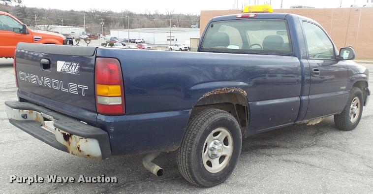 image for item DB0708 2002 Chevrolet Silverado 1500 pickup truck