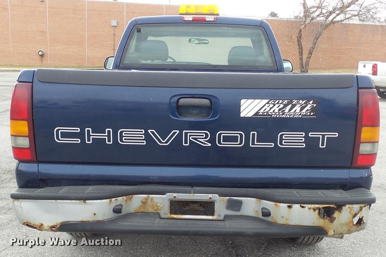 image for item DB0708 2002 Chevrolet Silverado 1500 pickup truck
