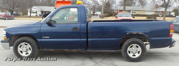 image for item DB0708 2002 Chevrolet Silverado 1500 pickup truck