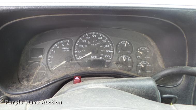 image for item DB0708 2002 Chevrolet Silverado 1500 pickup truck