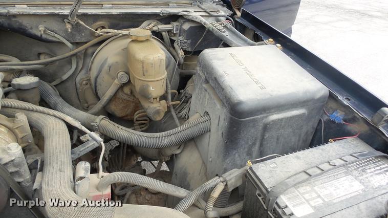 image for item DB0708 2002 Chevrolet Silverado 1500 pickup truck