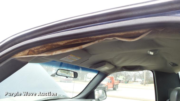 image for item DB0708 2002 Chevrolet Silverado 1500 pickup truck