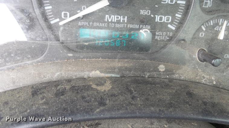 image for item DB0708 2002 Chevrolet Silverado 1500 pickup truck