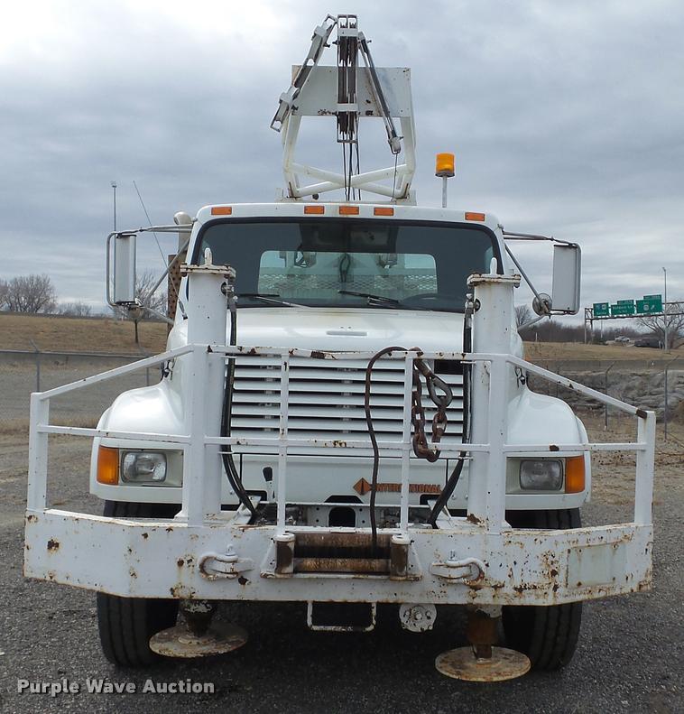 image for item DB0727 1992 International 4900 digger derrick truck
