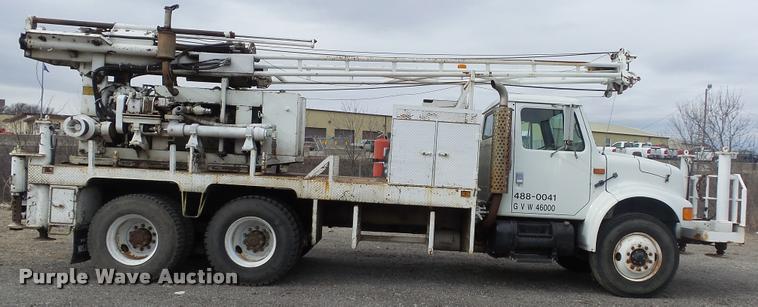 image for item DB0727 1992 International 4900 digger derrick truck