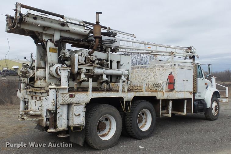 image for item DB0727 1992 International 4900 digger derrick truck