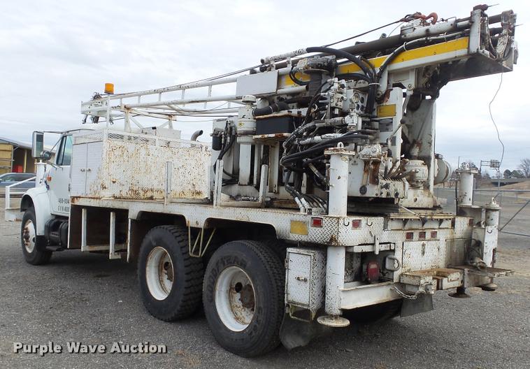 image for item DB0727 1992 International 4900 digger derrick truck