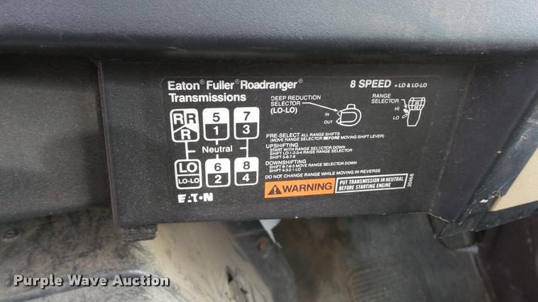 image for item DB0727 1992 International 4900 digger derrick truck