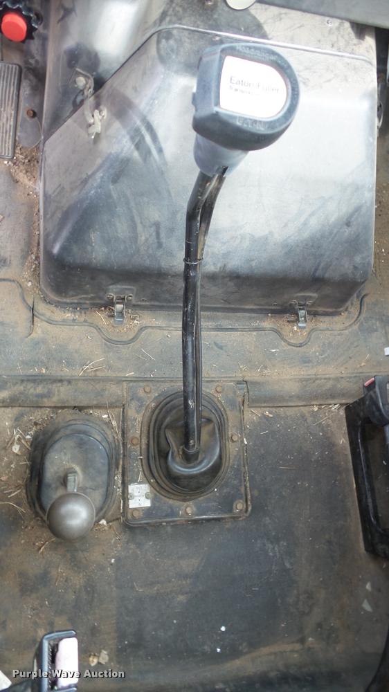 image for item DB0727 1992 International 4900 digger derrick truck