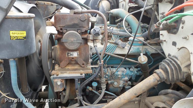 image for item DB0727 1992 International 4900 digger derrick truck