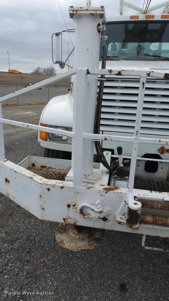 image for item DB0727 1992 International 4900 digger derrick truck