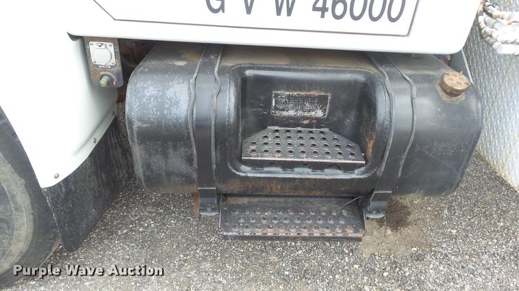 image for item DB0727 1992 International 4900 digger derrick truck