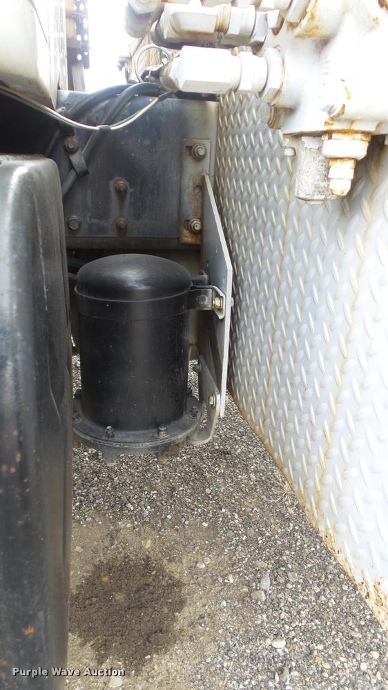 image for item DB0727 1992 International 4900 digger derrick truck