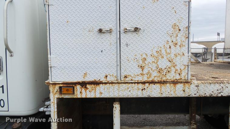 image for item DB0727 1992 International 4900 digger derrick truck