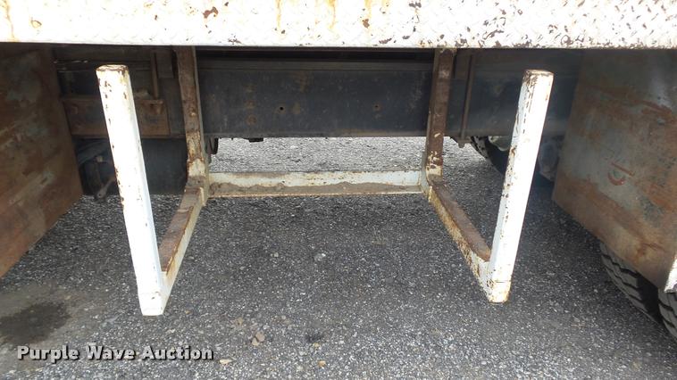 image for item DB0727 1992 International 4900 digger derrick truck