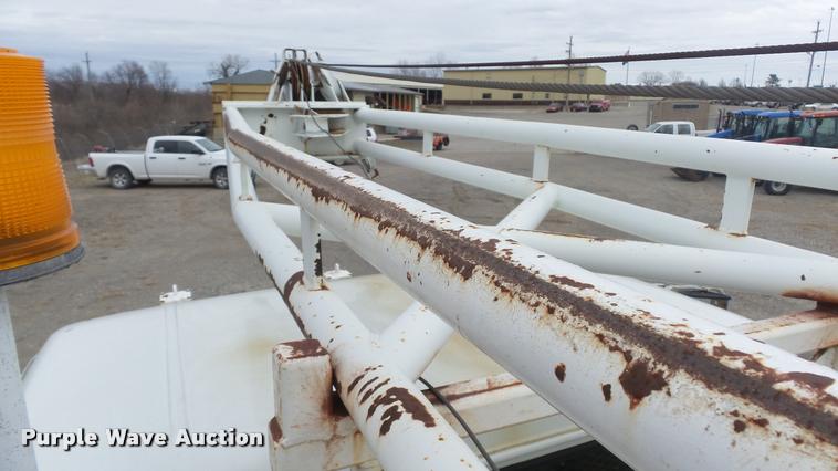 image for item DB0727 1992 International 4900 digger derrick truck