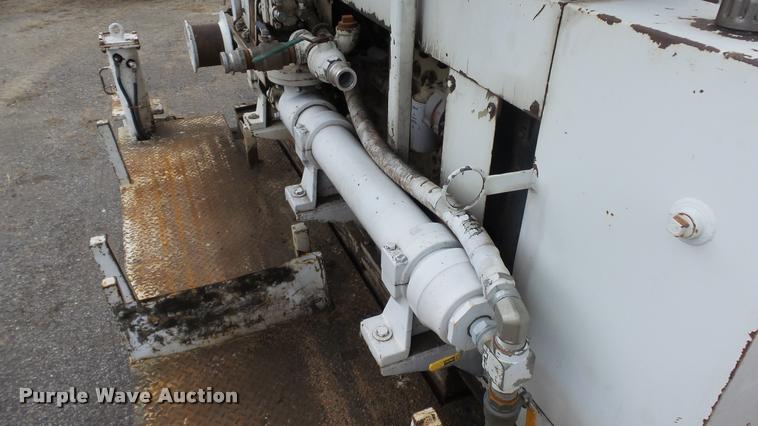 image for item DB0727 1992 International 4900 digger derrick truck