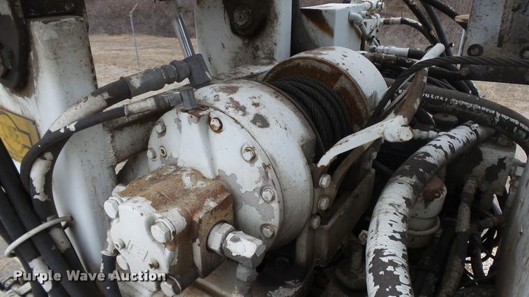 image for item DB0727 1992 International 4900 digger derrick truck